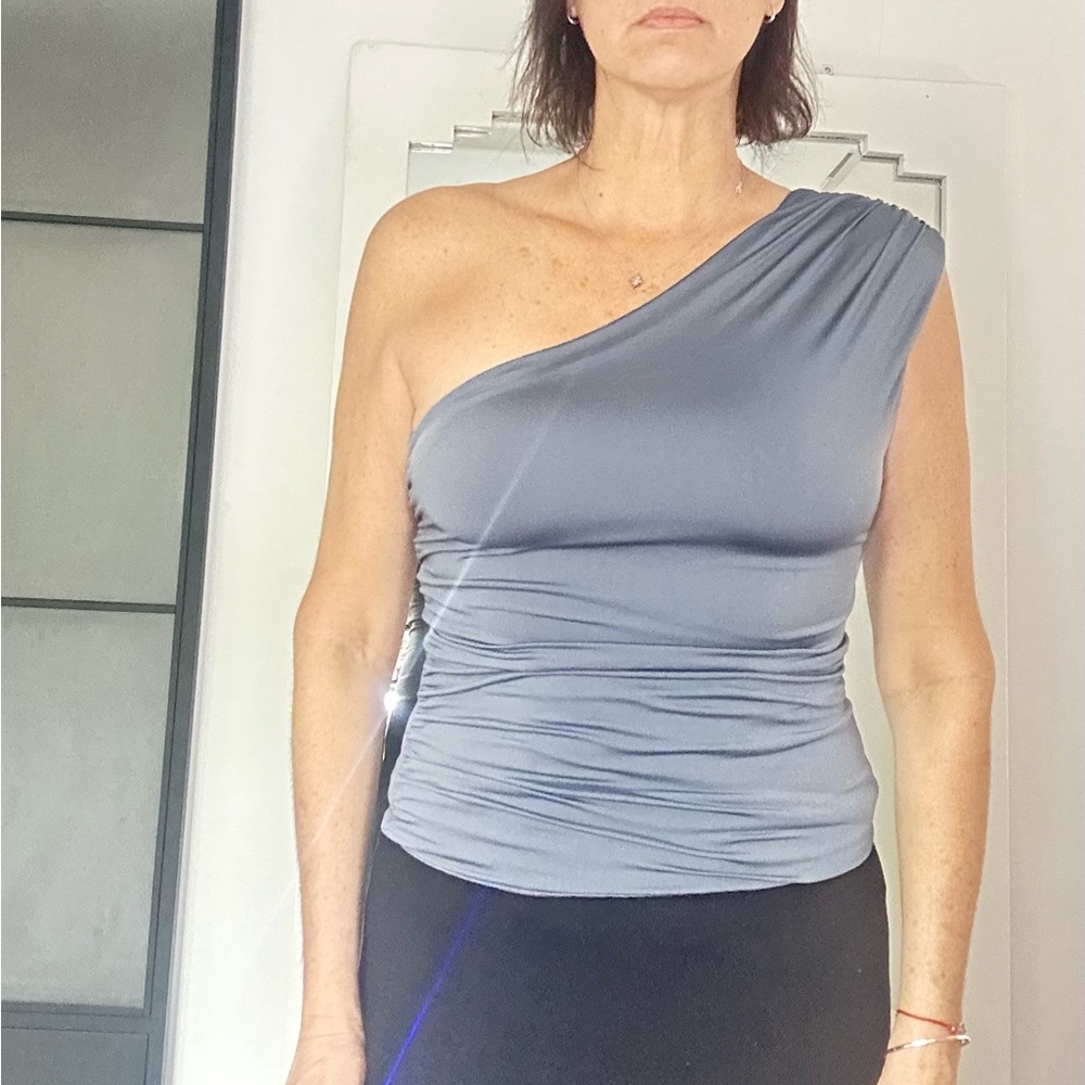 NEW grey one shoulder top, one size fits M-XL, beautiful and practical